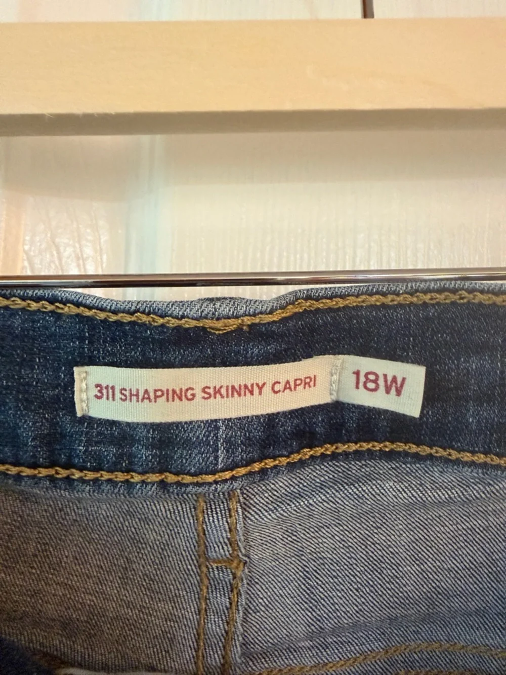 Levi's Indigo Mid-Rise Cropped Ankle Jeans - Picture 6 of 8